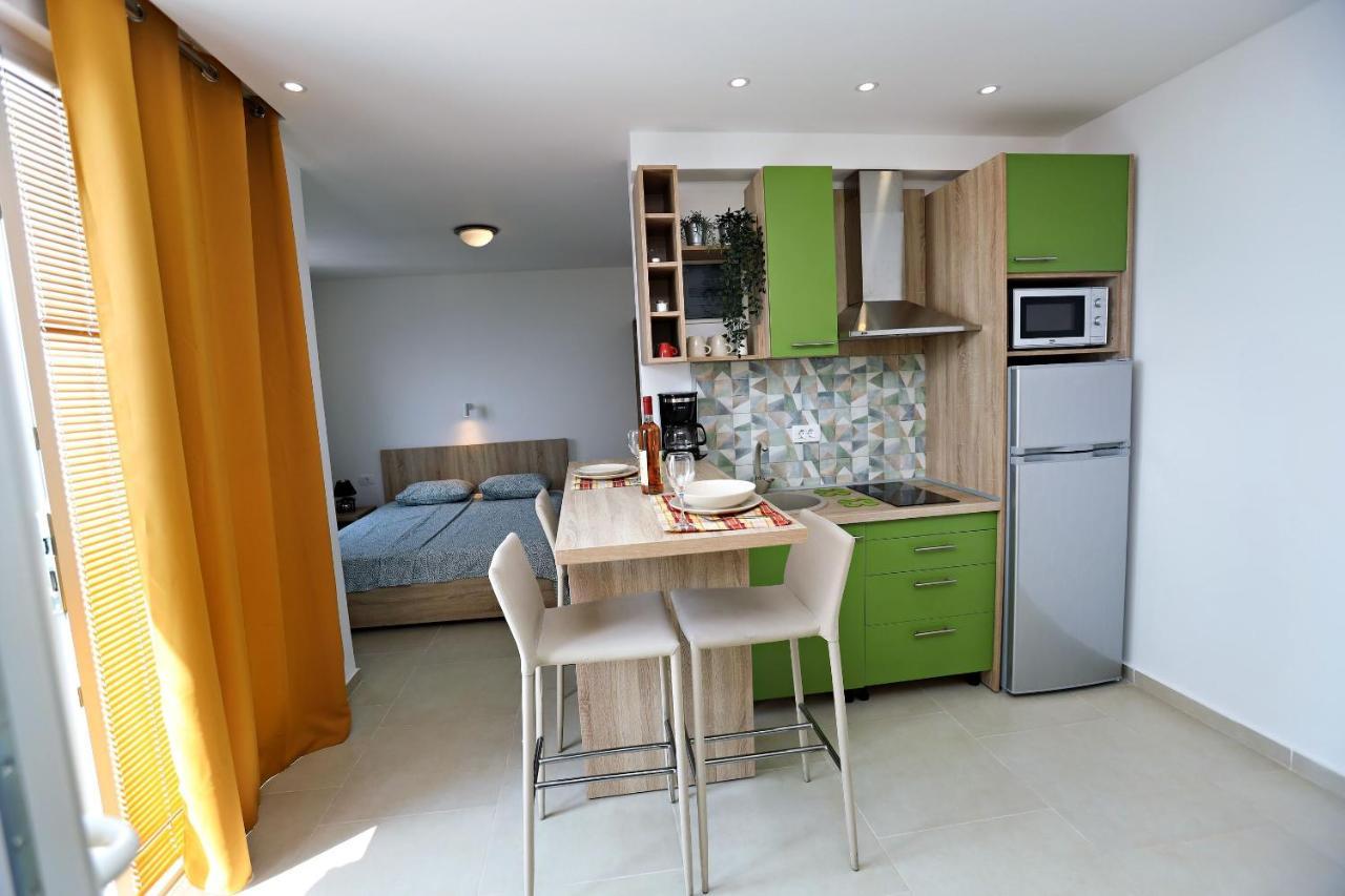 Apartments Oktopus Sutomore Bagian luar foto