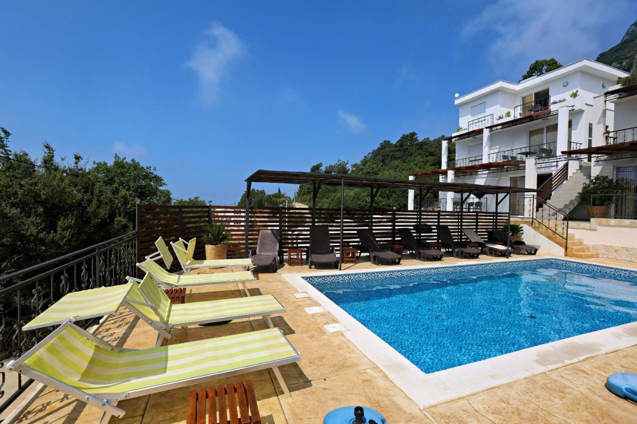 Apartments Oktopus Sutomore Bagian luar foto