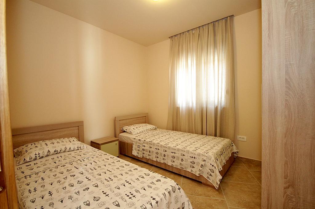 Apartments Oktopus Sutomore Bagian luar foto
